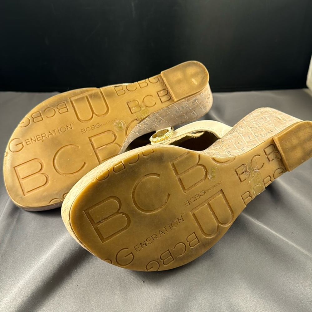BCB generation thong sandals with pearl button detail - Picture 4 of 4